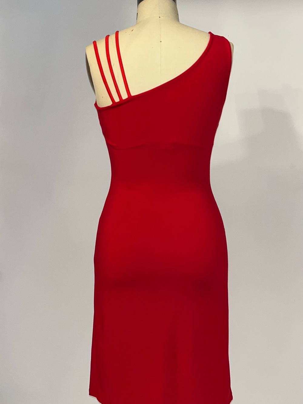 Elegant Red One-Shoulder Ruched Bodycon Dress - Picture 2 of 4
